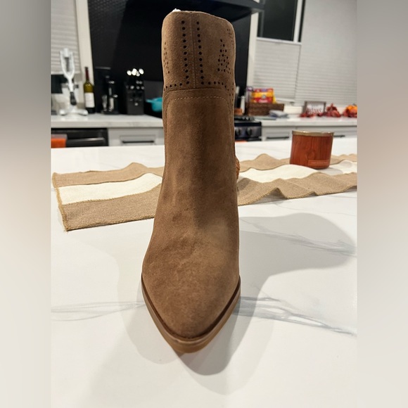 NWT Vince Camuto Cathryna Bootie - Picture 3 of 4